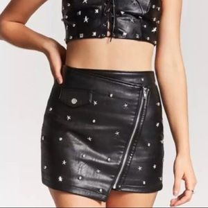 Forever 21 Vegan Leather Star Studded Skirt Medium